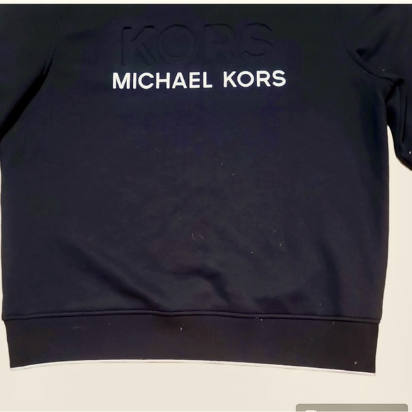 MICHAEL KORS🍃MENS CREWNECK XL SWEATSHIRT 🍃BLACK EMBOSSED LOGO WHITE DETAILS - Picture 2 of 7